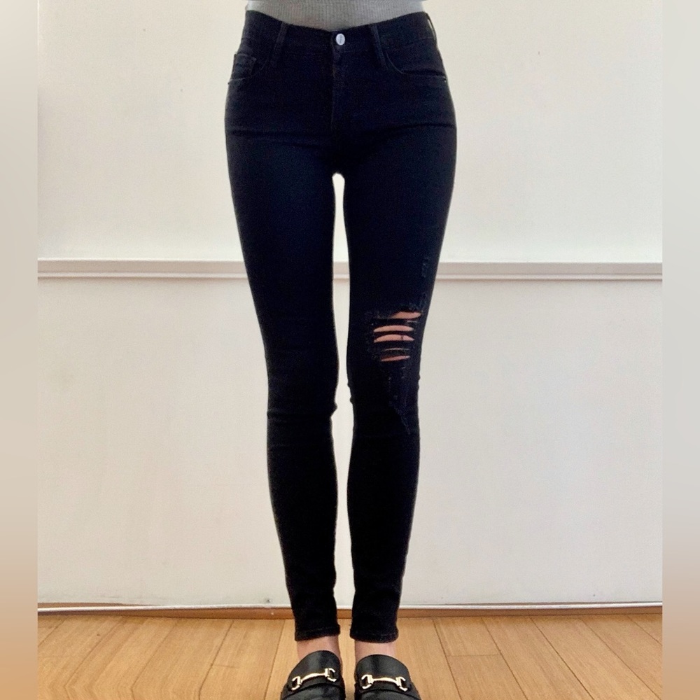 FRAME Le Skinny de Jeanne Skinny Distressed Jeans